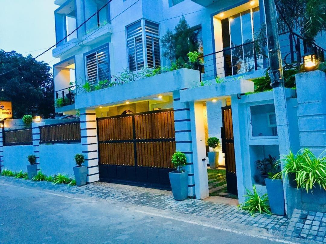 8 Plus Motels Negombo Dış mekan fotoğraf