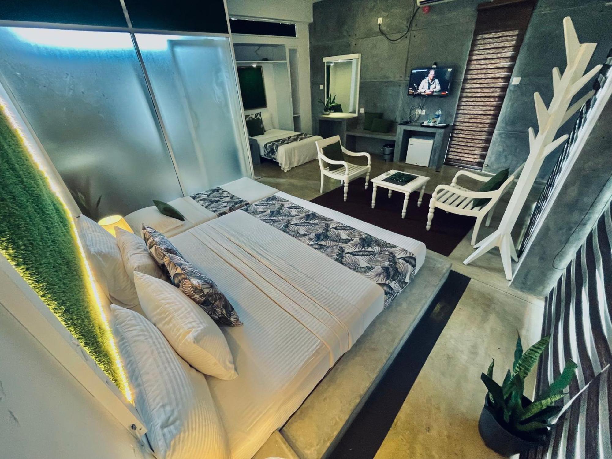 8 Plus Motels Negombo Dış mekan fotoğraf